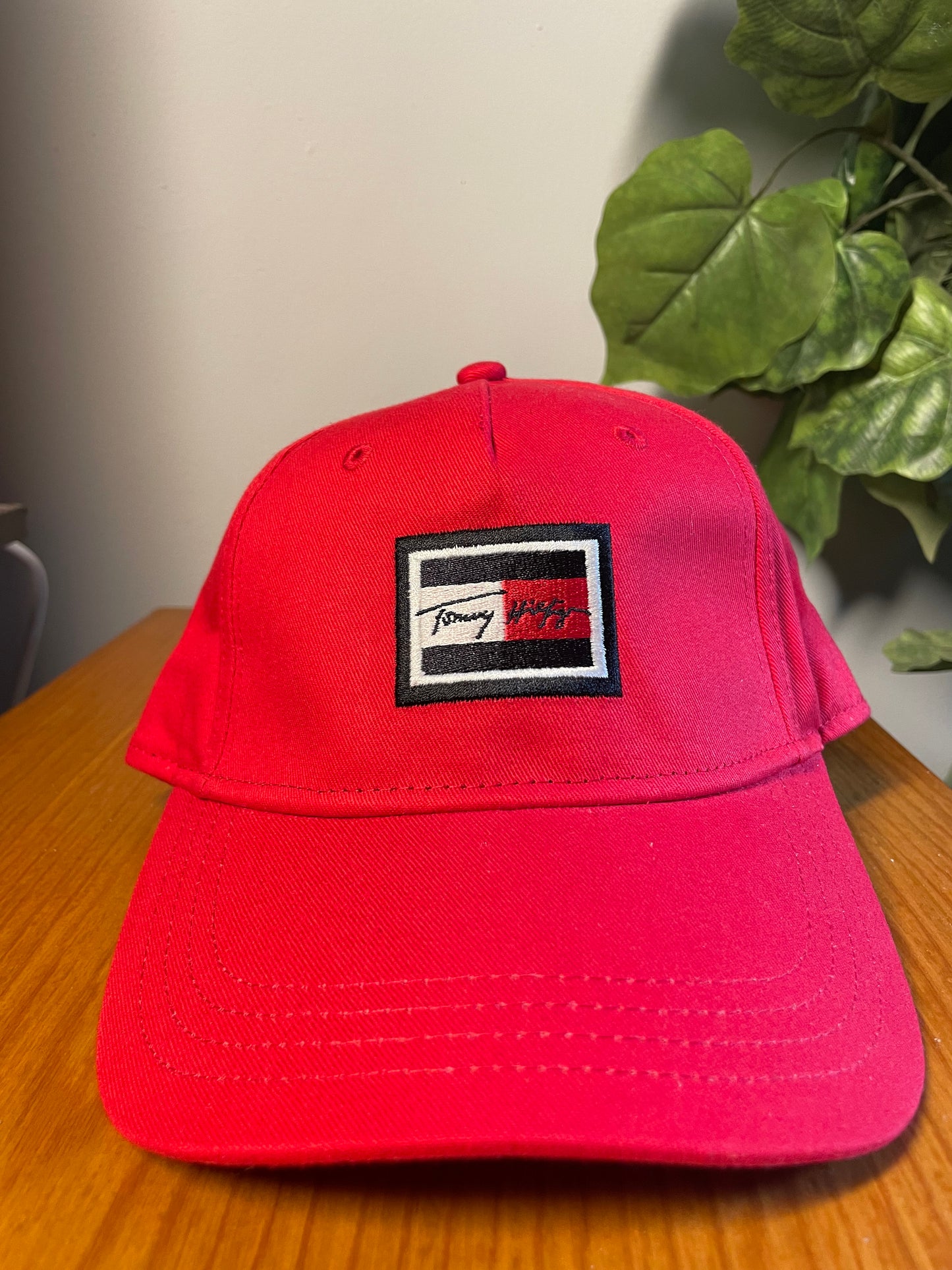 Tommy Hilfiger cap red