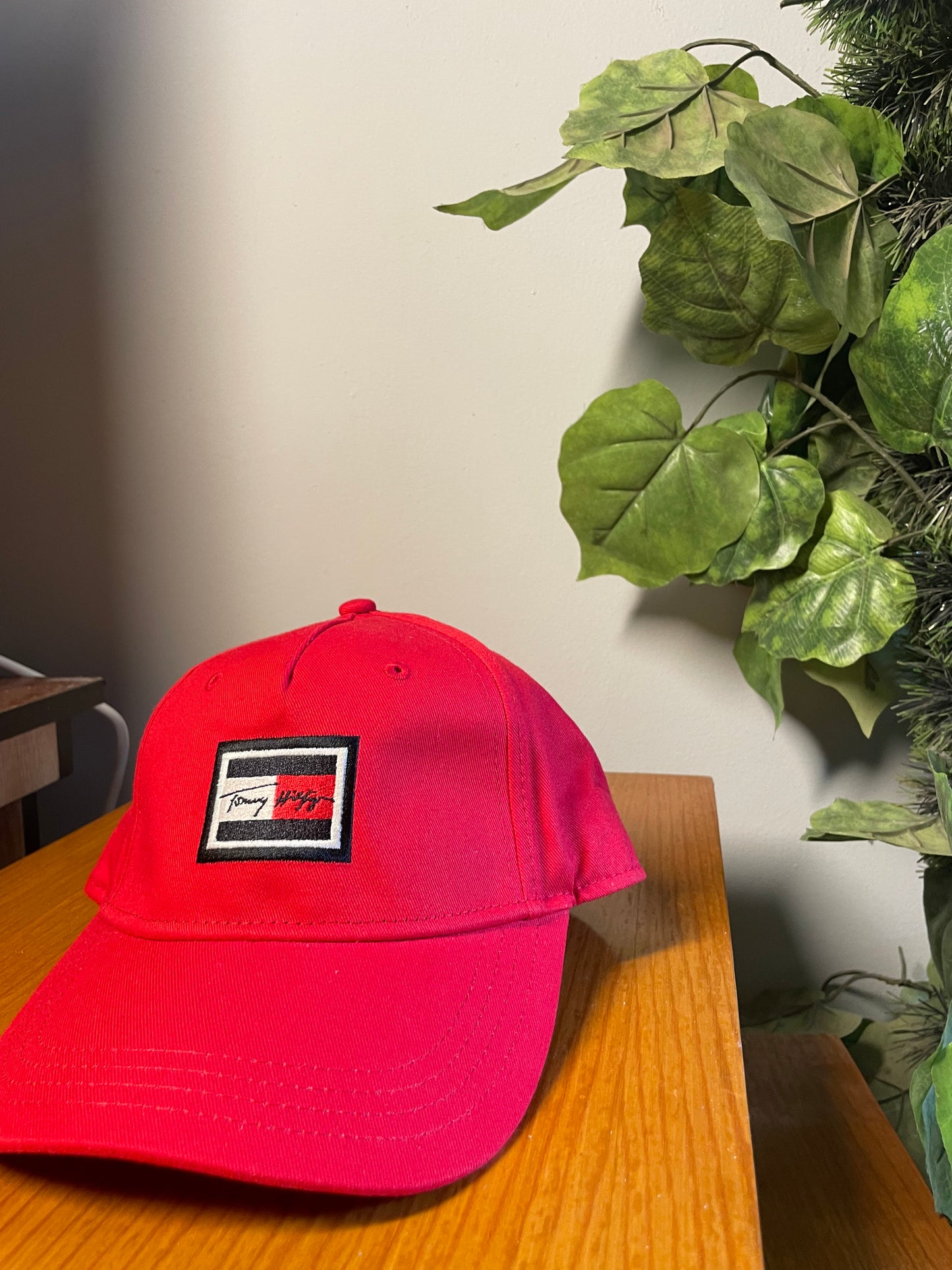 Tommy Hilfiger cap red