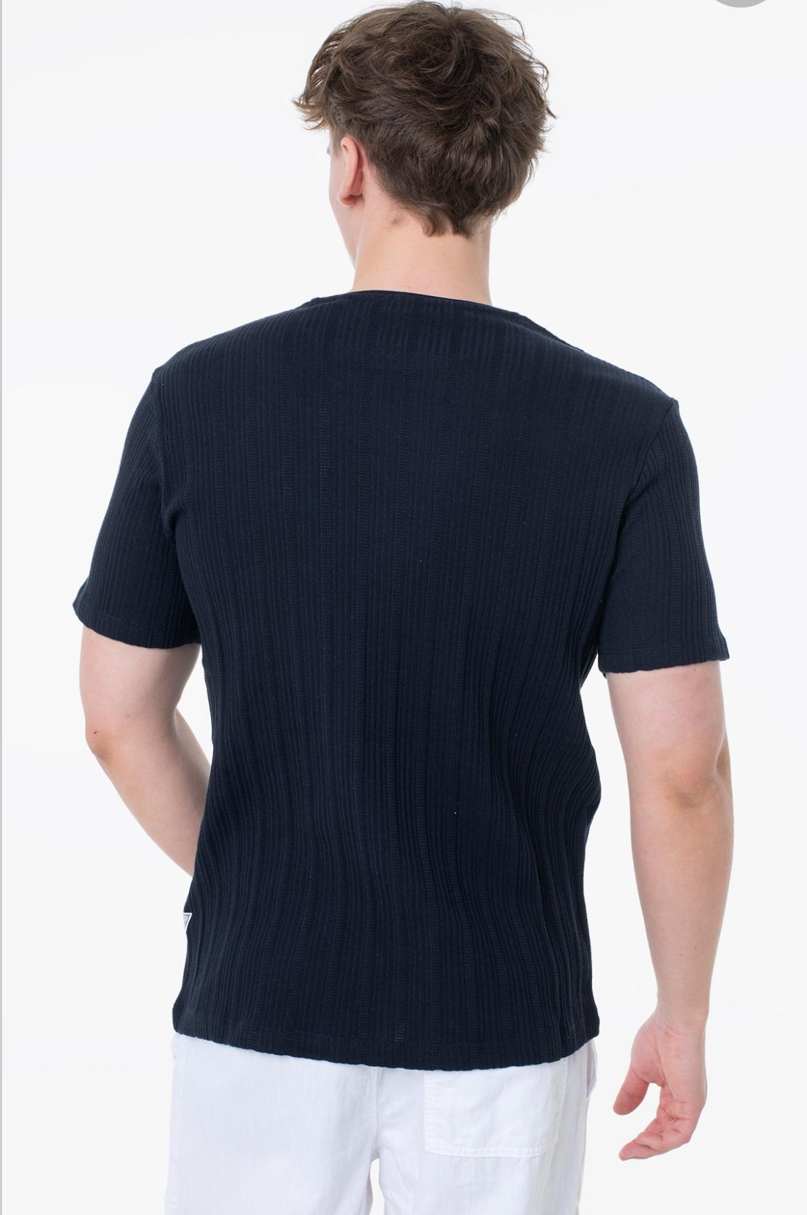 Guess t-shirt
