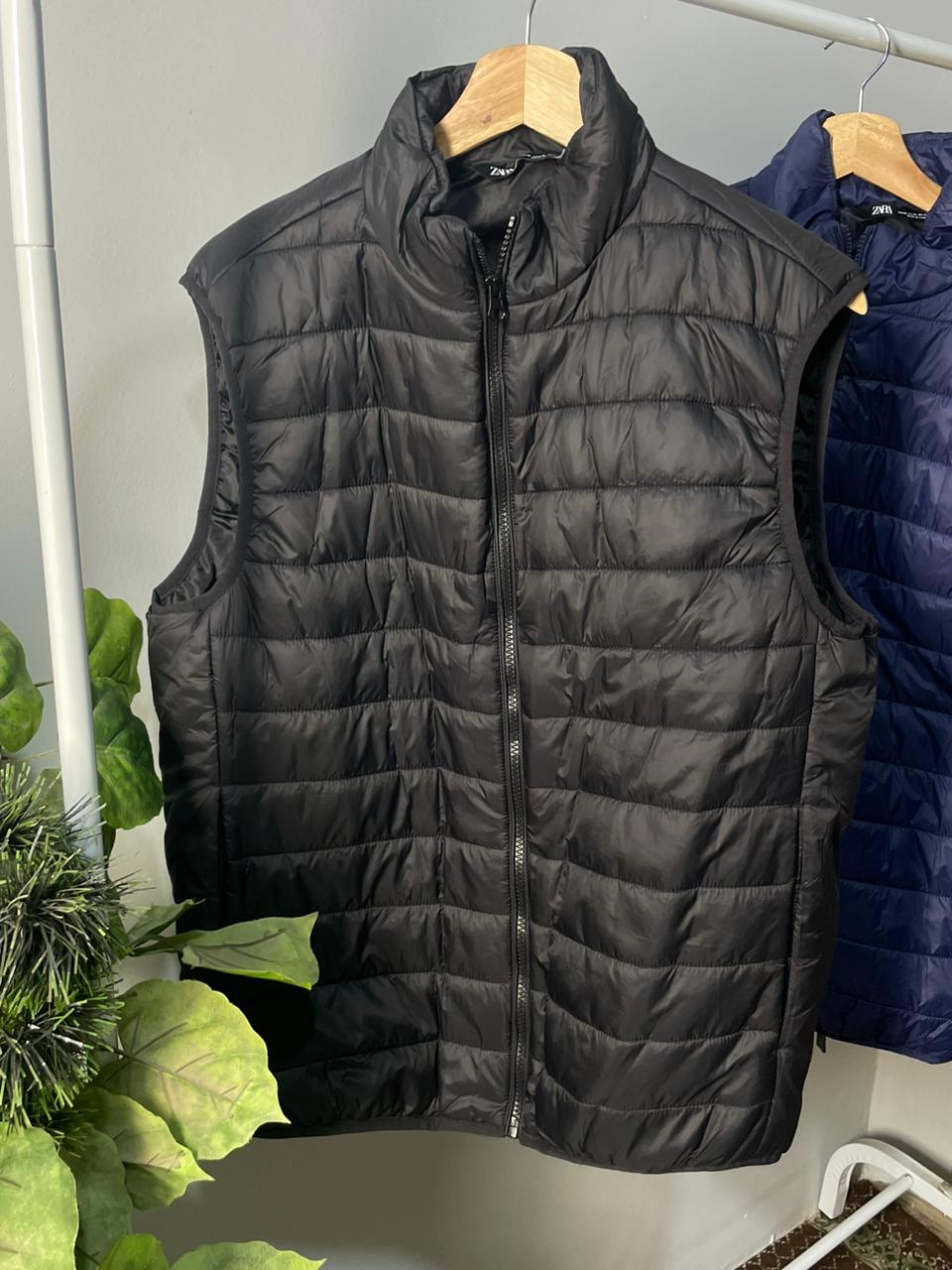 zara light puffer gilet black
