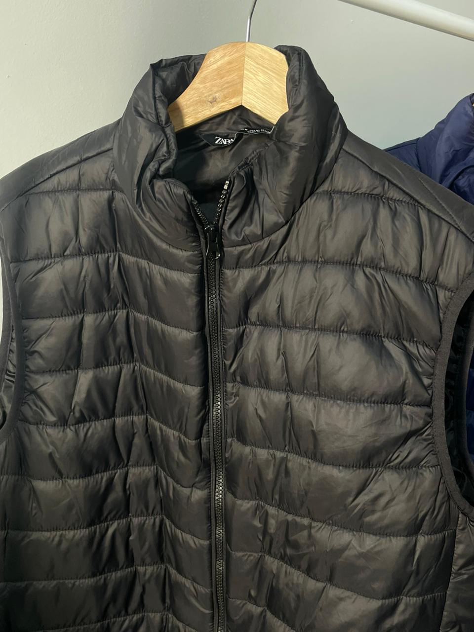 zara light puffer gilet black